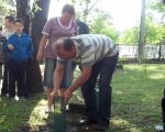 Sadzenie drzewa 10.JPG